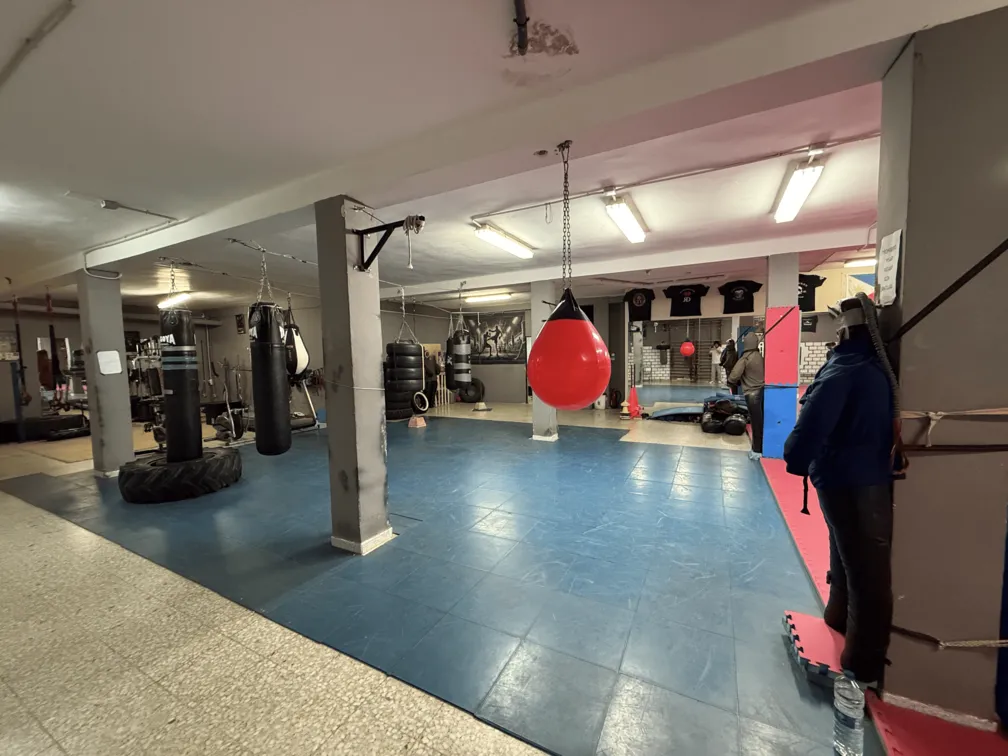 Imagen de la zona de sacos libre del gimnasio Ronin Artes Marciales