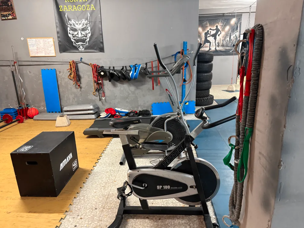 Imagen de la zona de cardio del gimnasio Ronin Artes Marciales